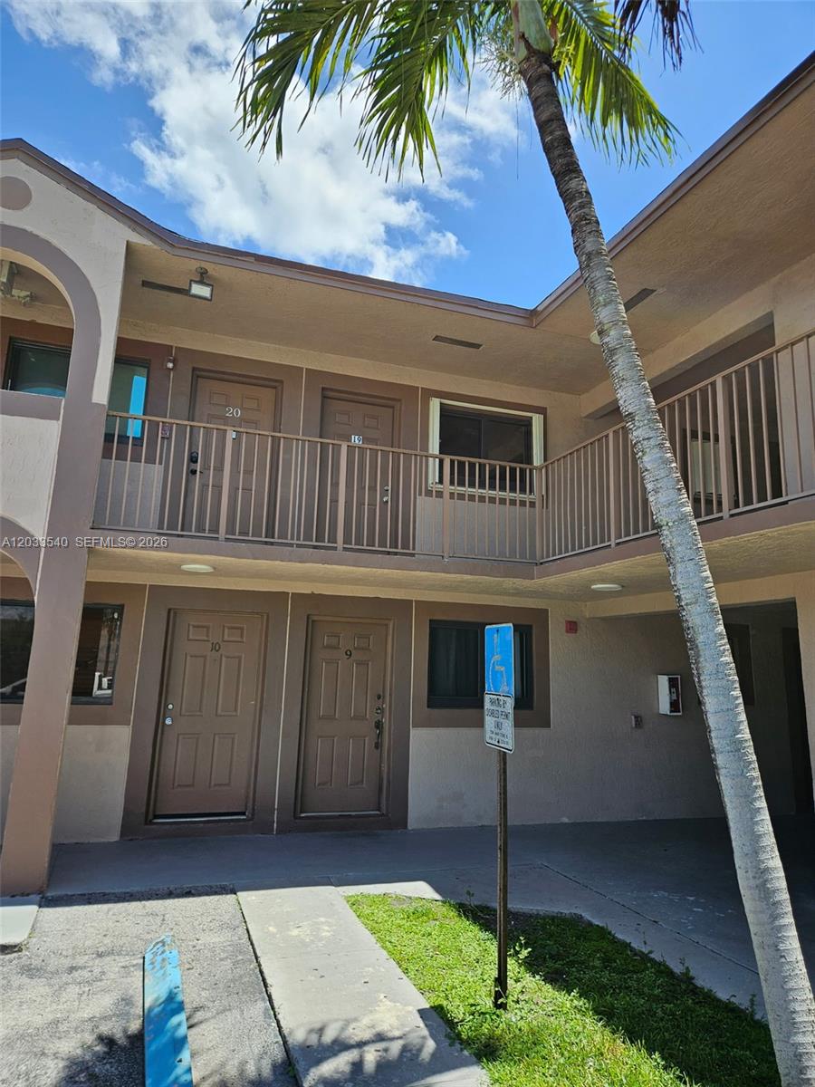 2348 W 56th Street 19, Hialeah, FL 33016, Hialeah