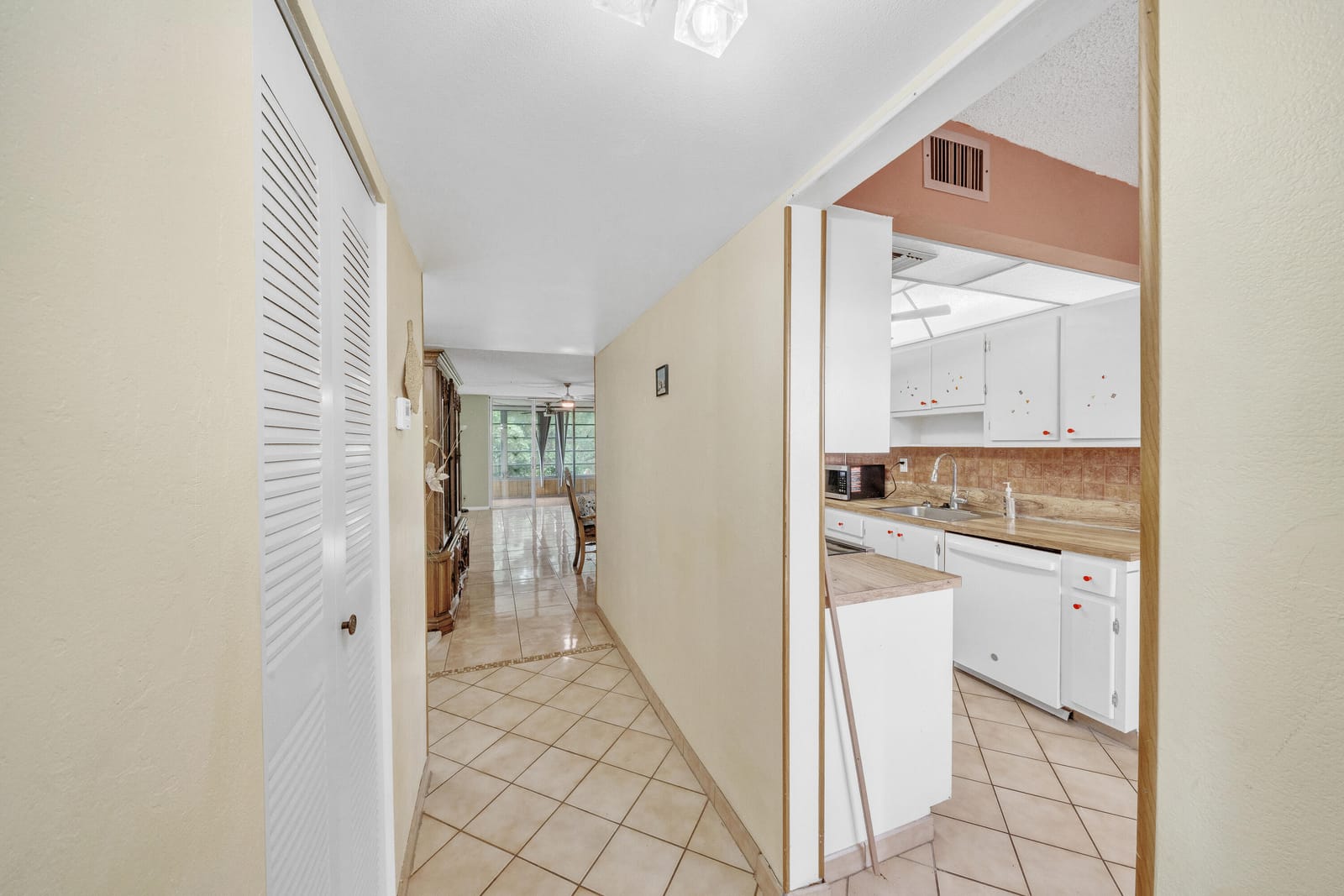 3070 NW 48th Terrace 405, Lauderdale Lakes, FL 33313 photo 5