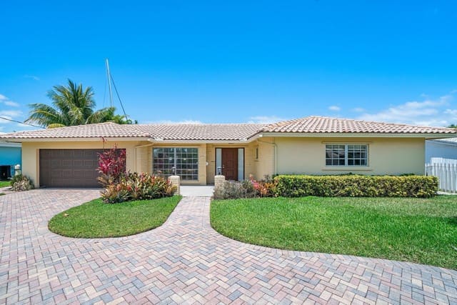 1525 SE 6th Street, sold in Cove 2nd, Deerfield Beach, FL