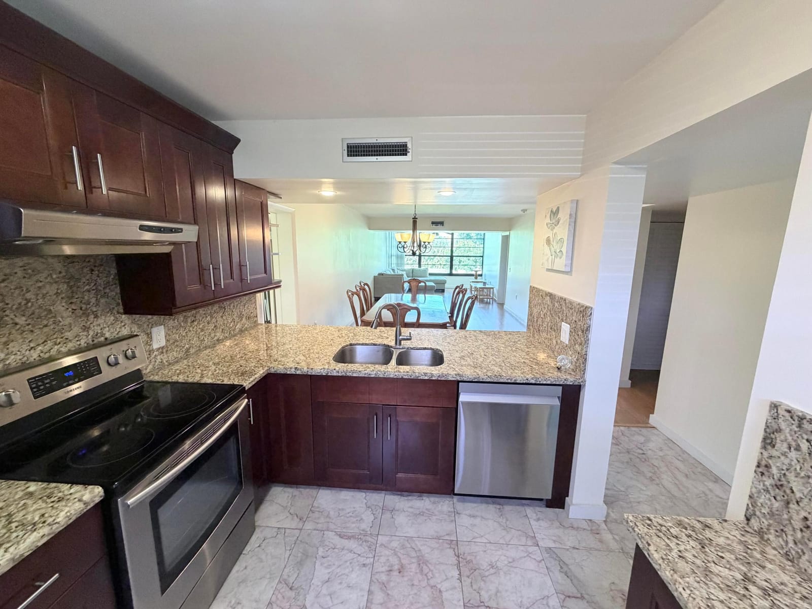 1514 Whitehall Drive 206 — photo 2