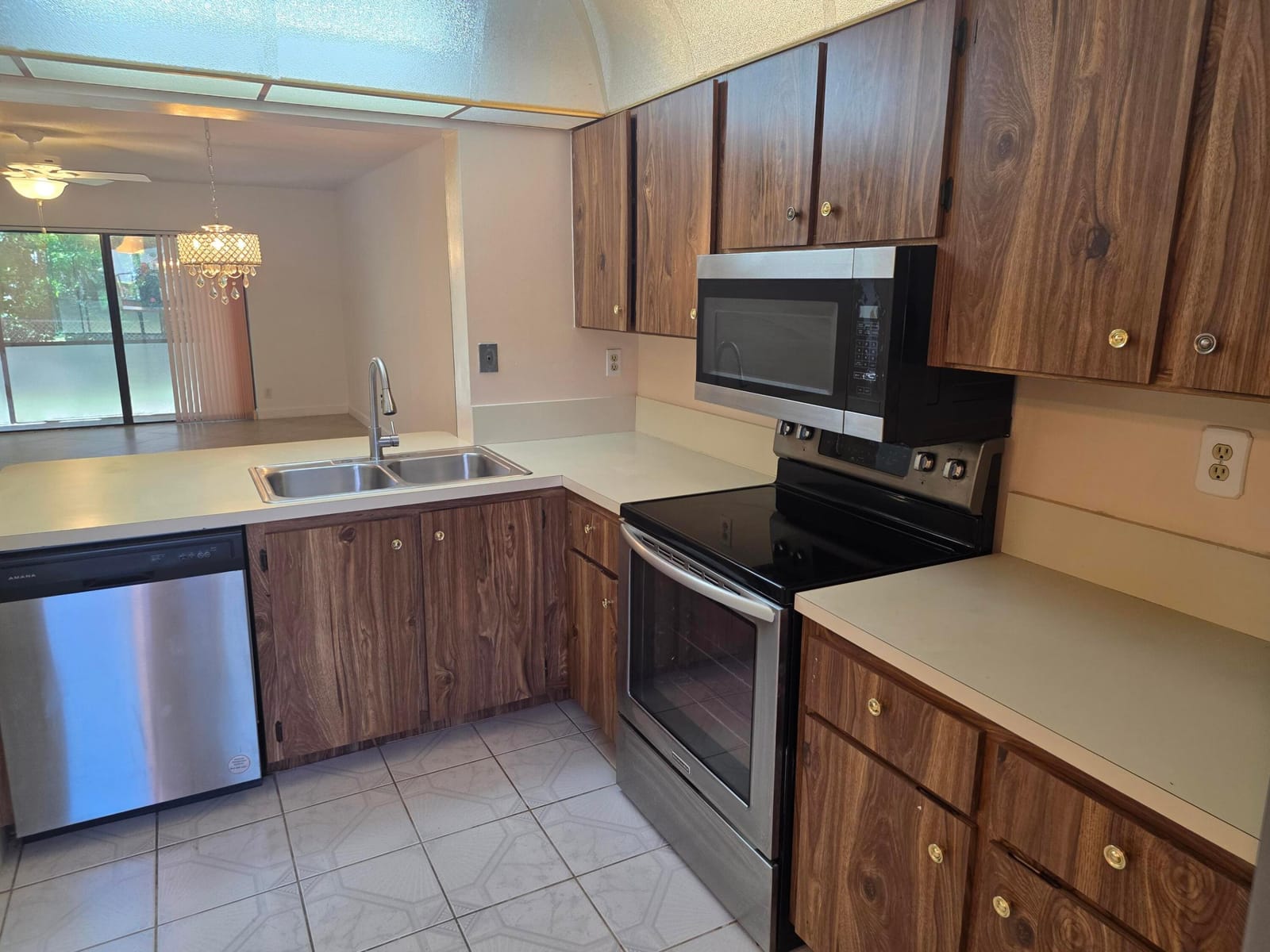 170 SE 7th Street SE 301 — photo 4
