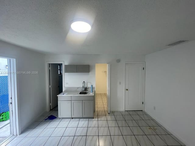 1717 NW 16th Street B, Miami, FL 33125