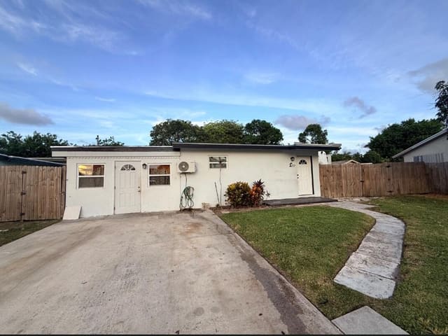 3016 E Palm Drive, Boynton Beach, FL 33435