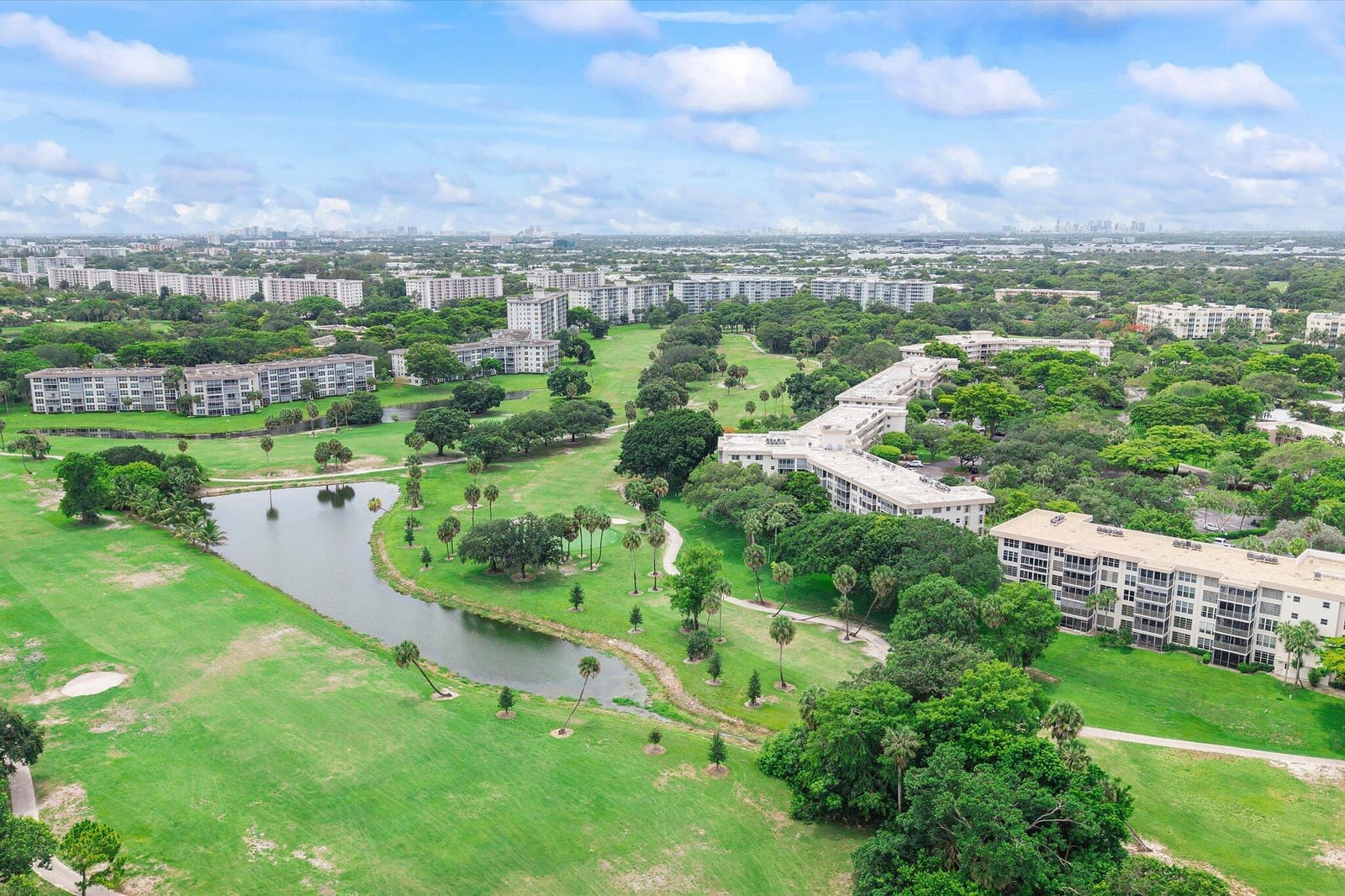 3900 Oaks Clubhouse Drive 110, Pompano Beach, FL 33069 photo 3