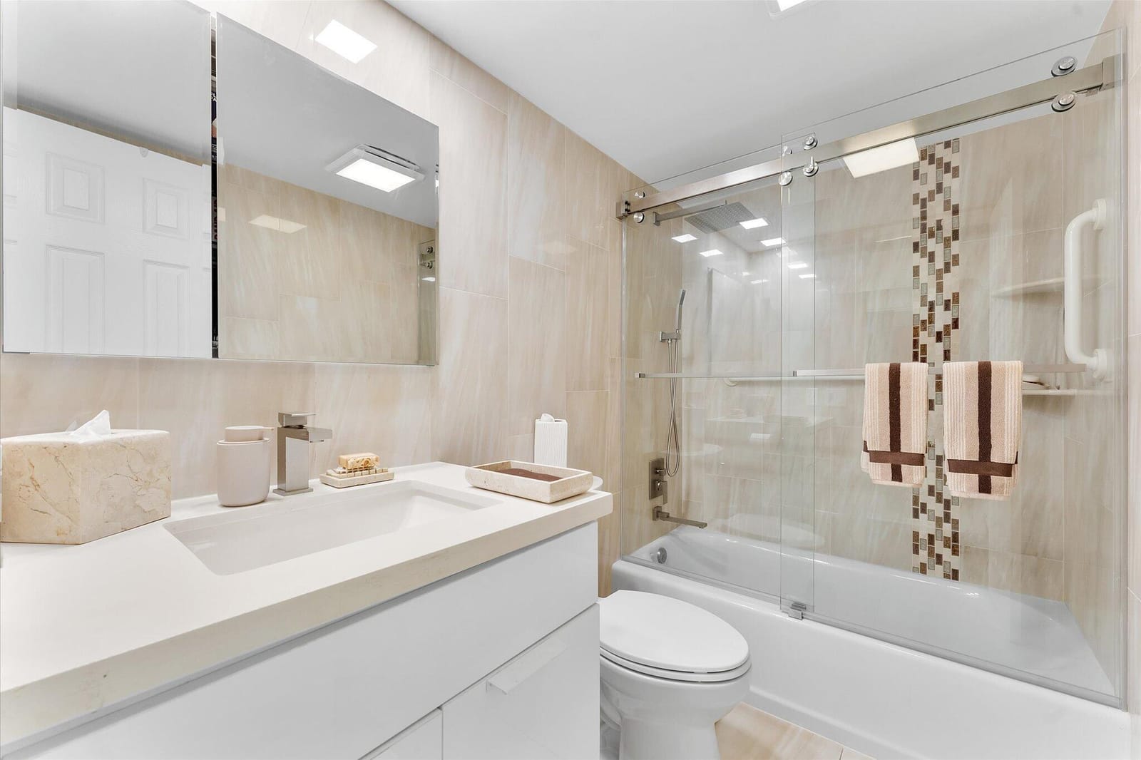 3900 Oaks Clubhouse Drive 110, Pompano Beach, FL 33069 photo 21