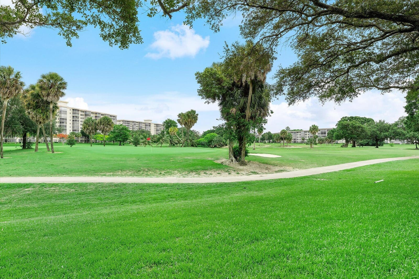 3900 Oaks Clubhouse Drive 110, Pompano Beach, FL 33069 photo 28