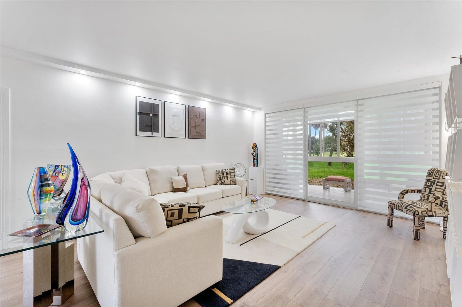 3900 Oaks Clubhouse Drive 110, Pompano Beach, FL 33069 photo 7