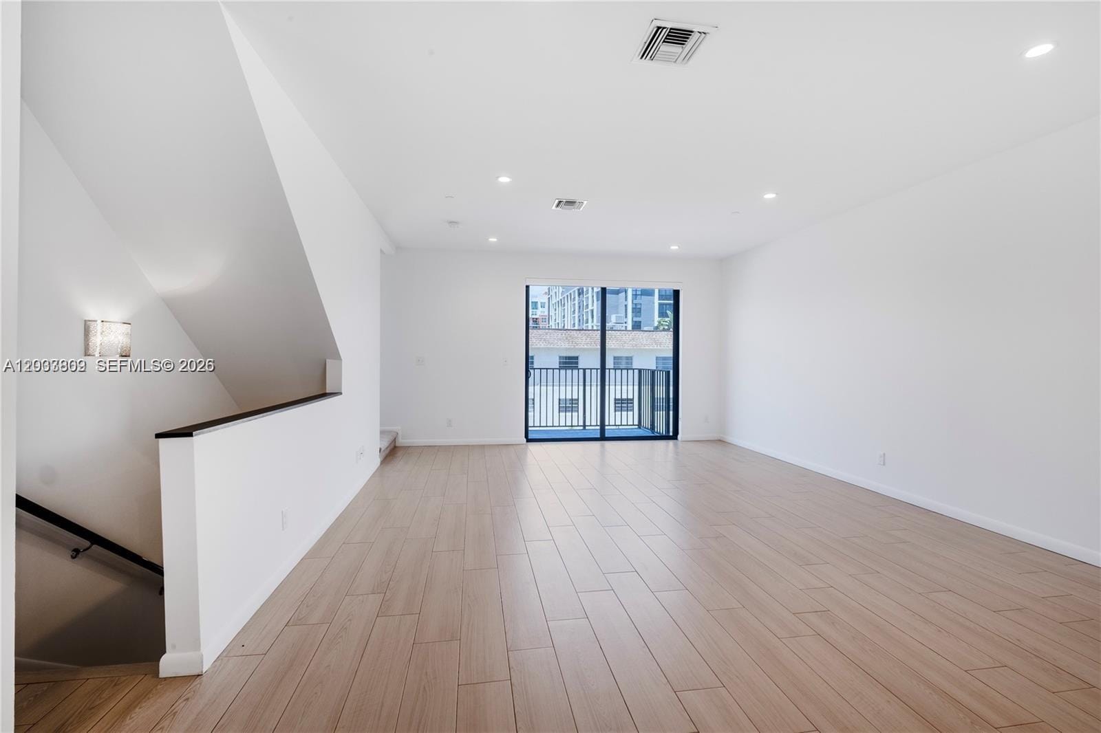 113 NE 6 Street 4617 — photo 3