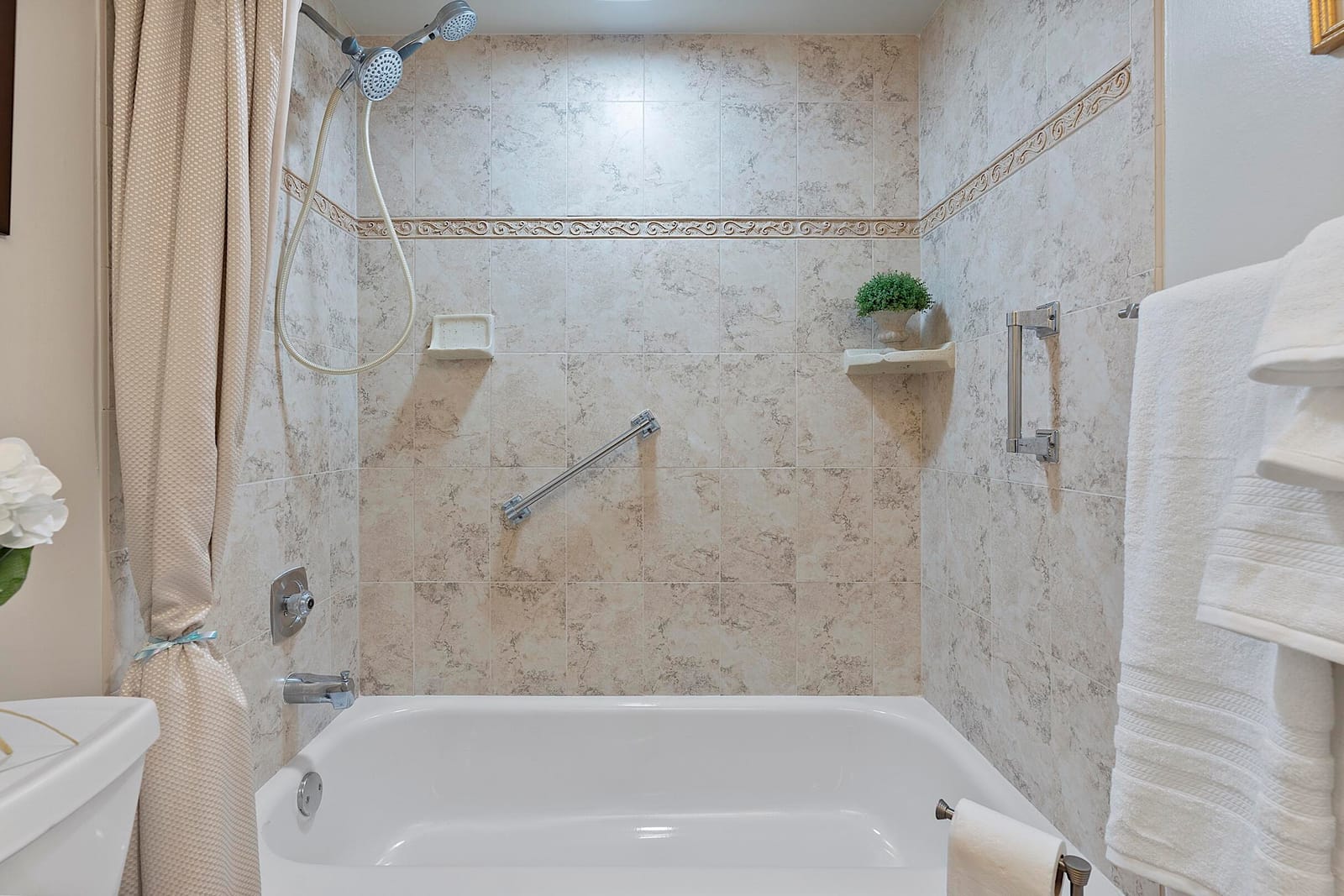 9370 Sunrise Lakes Boulevard 304, Sunrise, FL 33322 photo 20