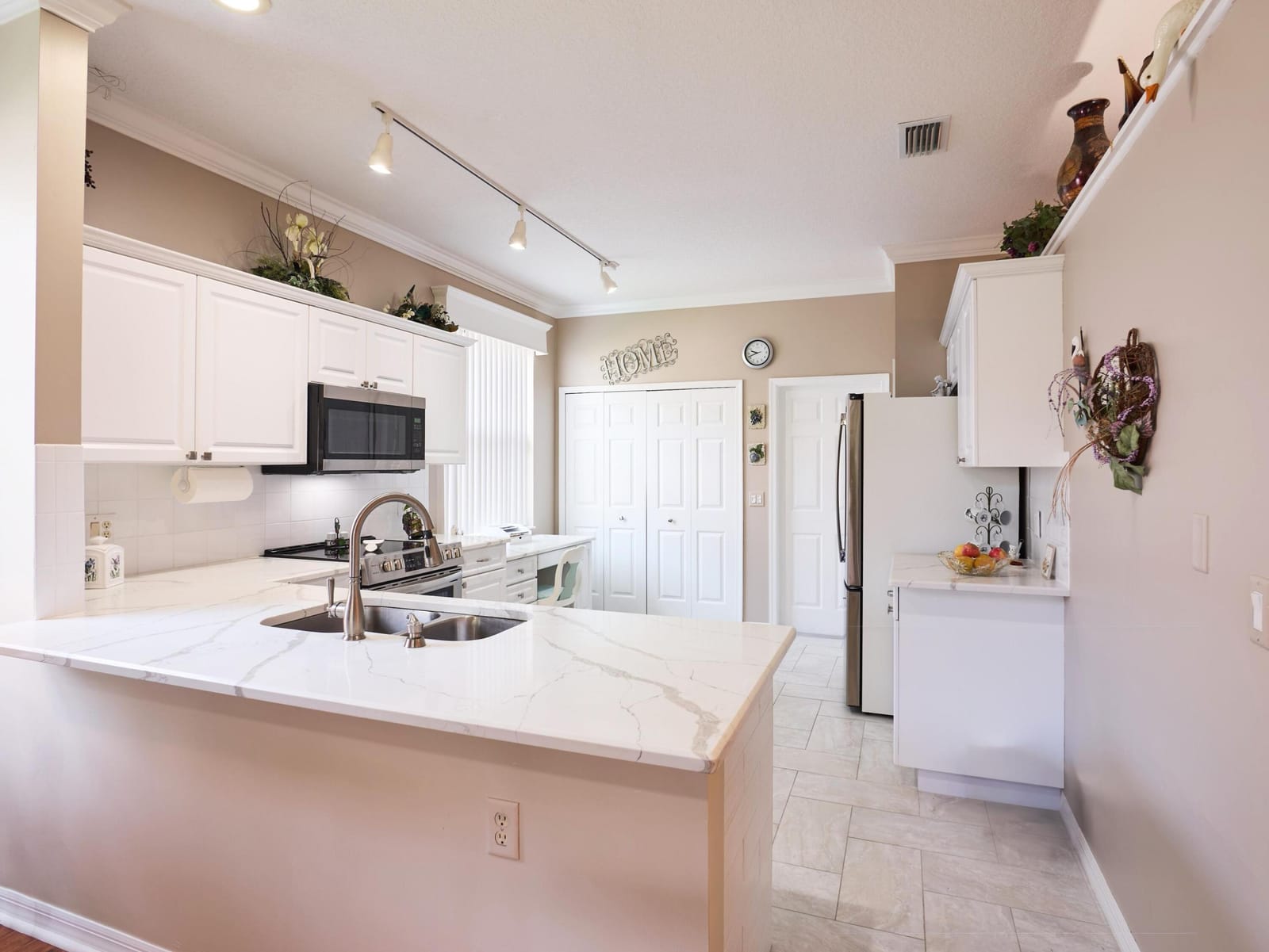 875 NW Sarria Court — photo 6