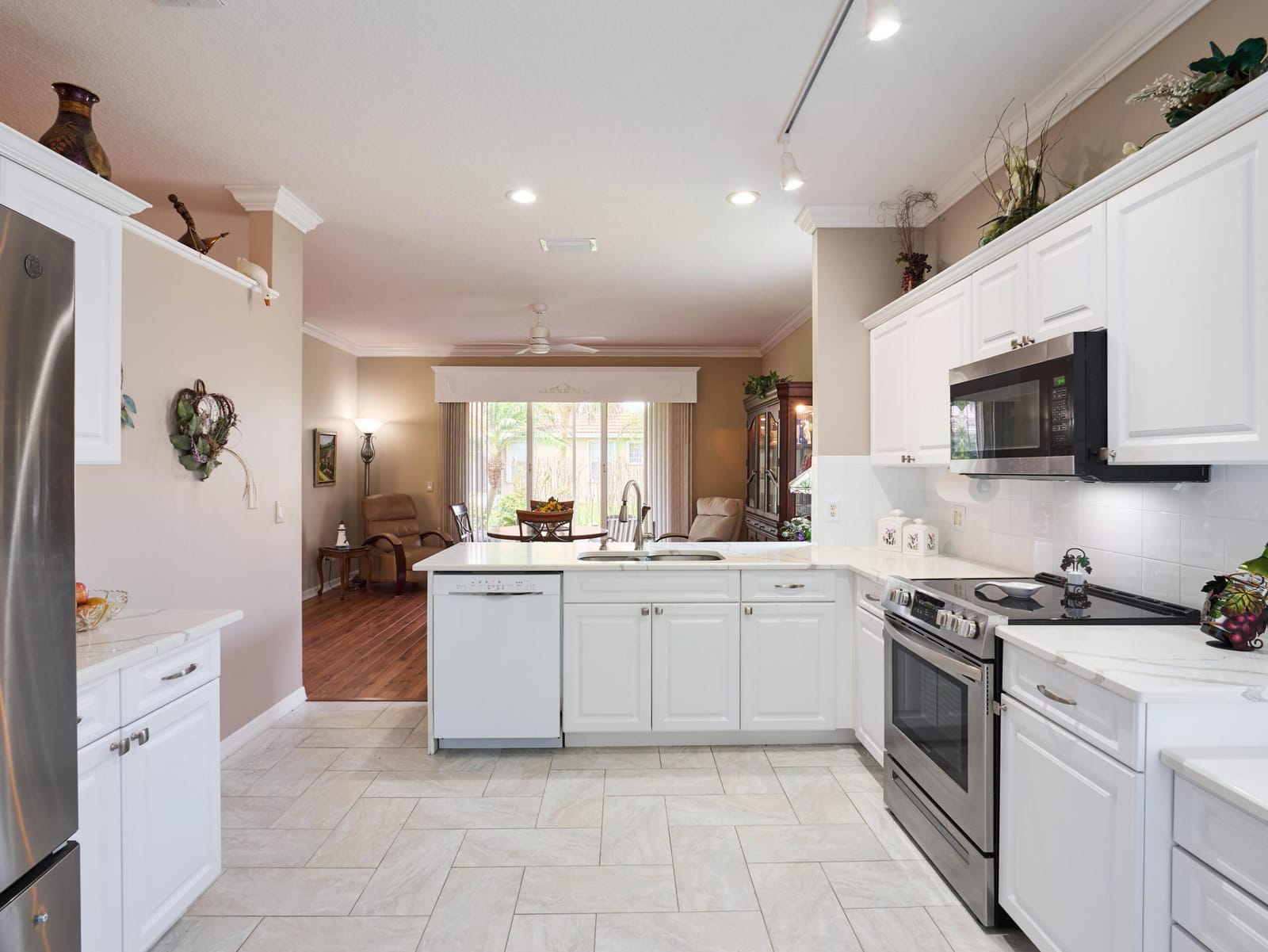 875 NW Sarria Court — photo 7
