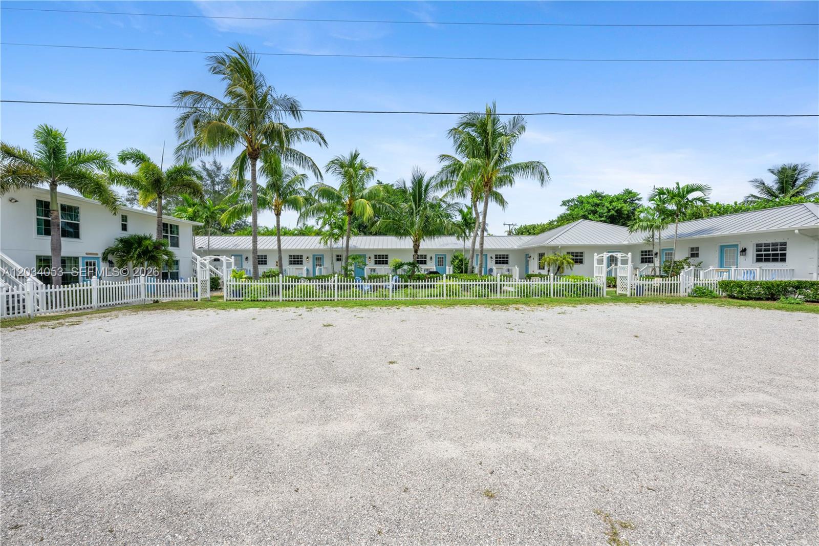 2502 Tamarind Drive — photo 2