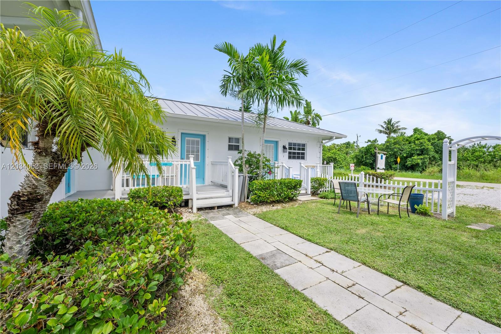 2502 Tamarind Drive — photo 4