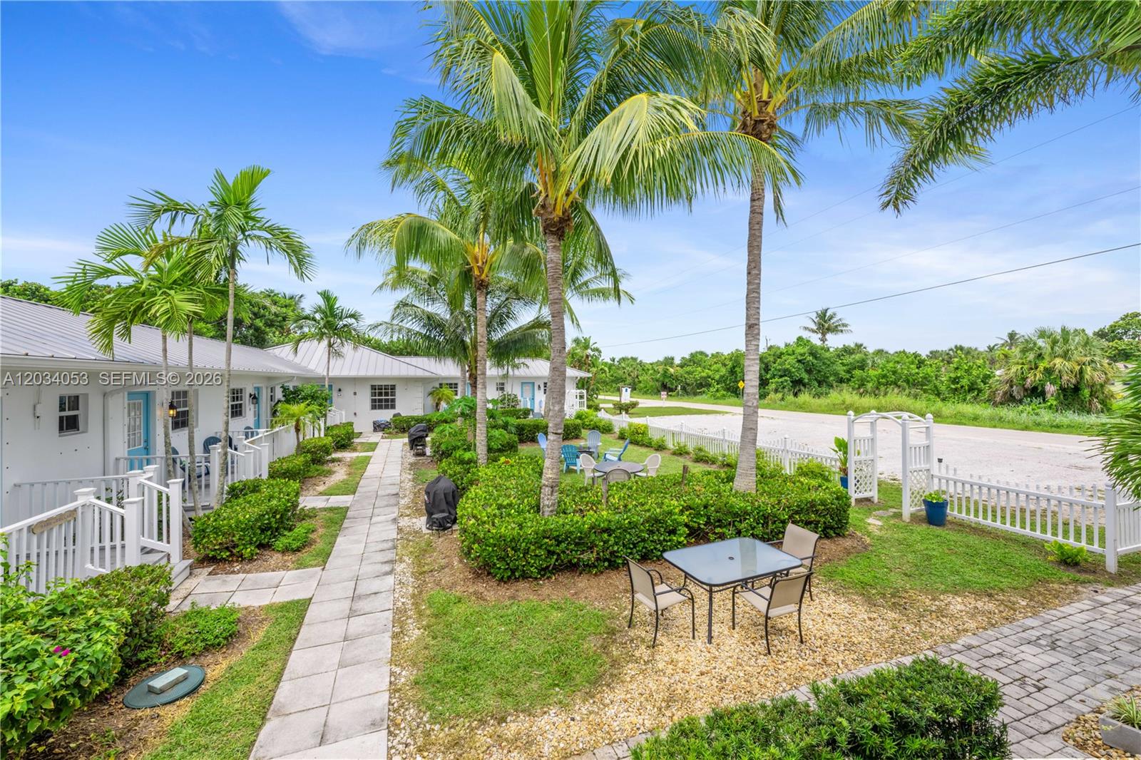 2502 Tamarind Drive — photo 9