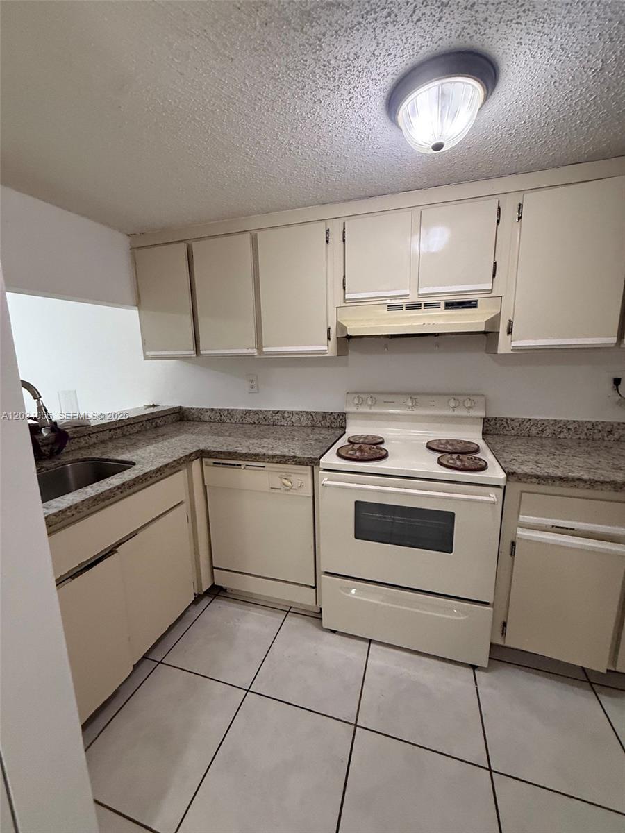 9917 W Okeechobee Road 3510, Hialeah Gardens, FL 33016, Hialeah Gardens