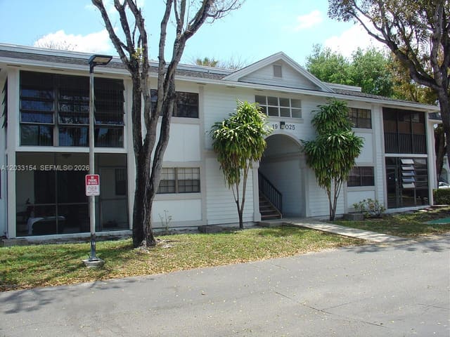 19025 NW 62nd Avenue 202, Countryside Village, Hialeah, FL