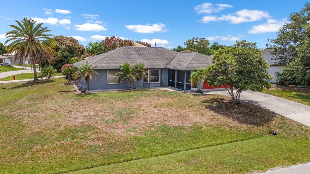 403 SW Cahoon Court — photo 3