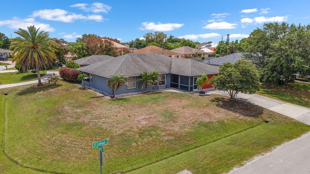 403 SW Cahoon Court — photo 9