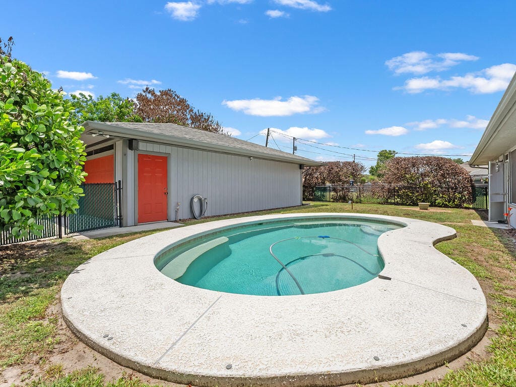 403 SW Cahoon Court — photo 10