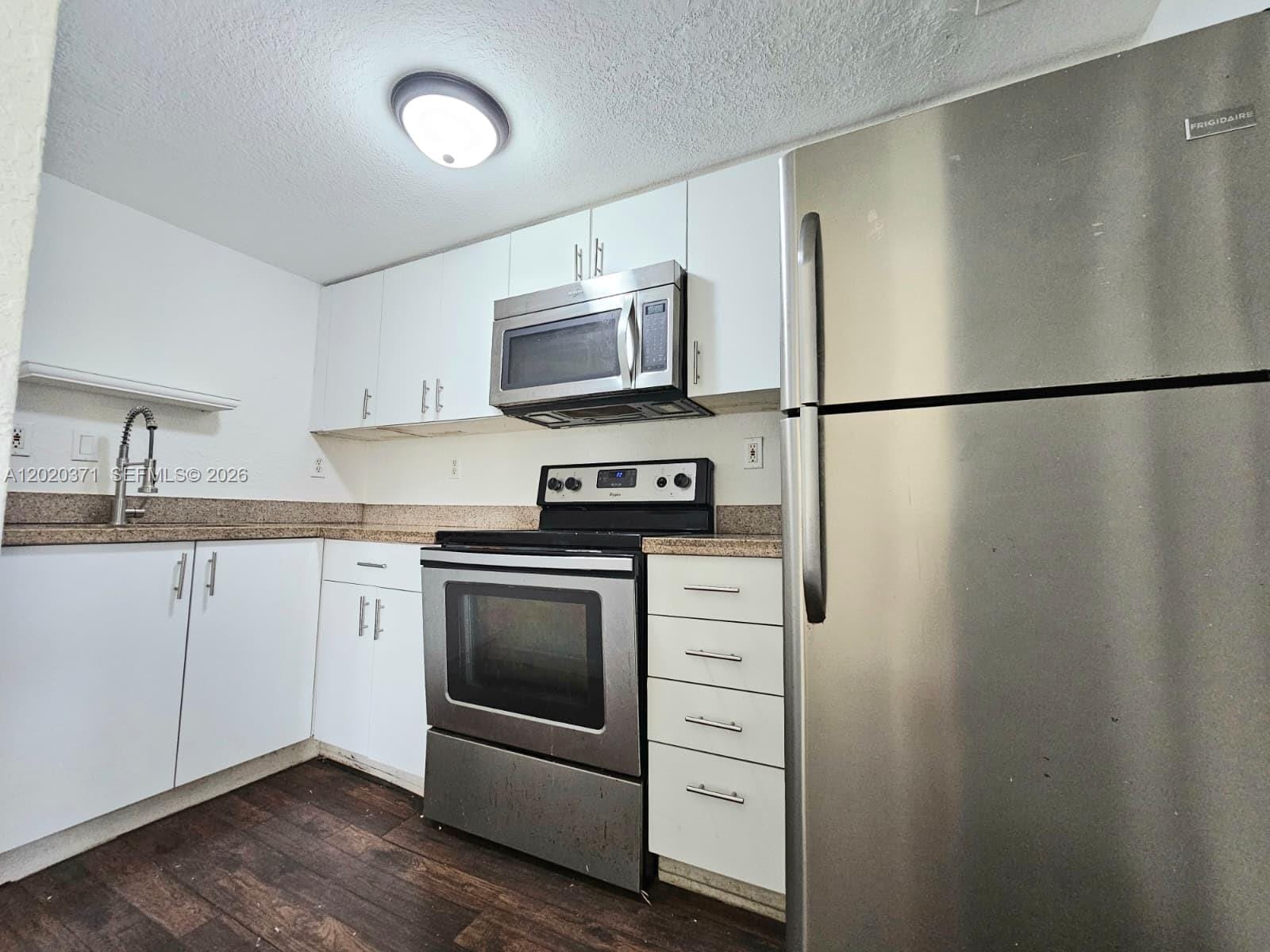 300 NW 84th Terrace 300 — photo 5