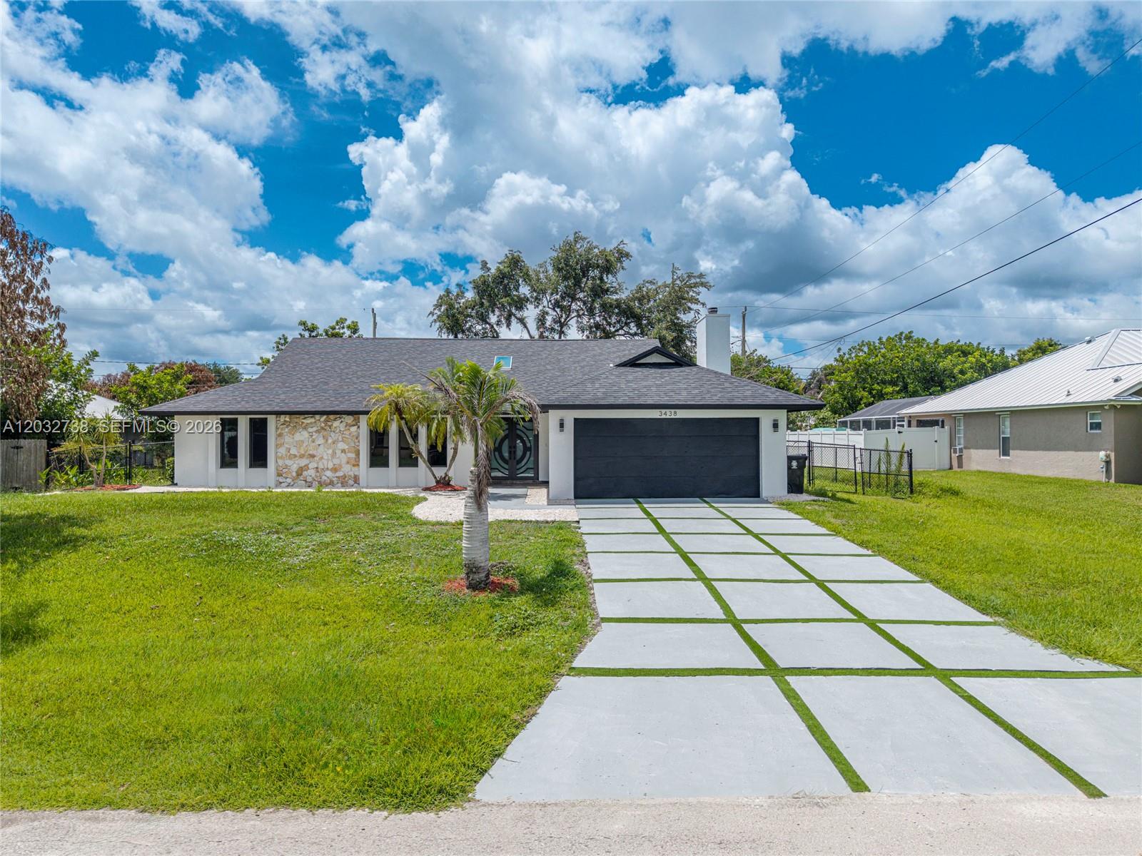 3438 SE Hart Circle — photo 2