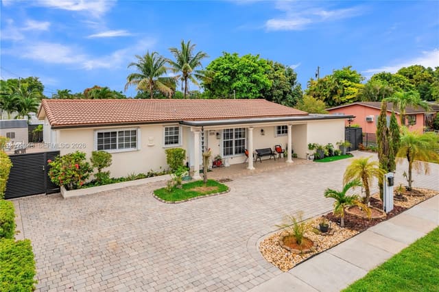 884 W 72nd Place, Meadows Park, Hialeah, FL