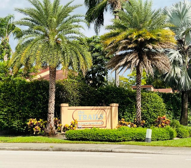 1407 E Lakeview Dr Drive E, Royal Palm Beach, FL 33411