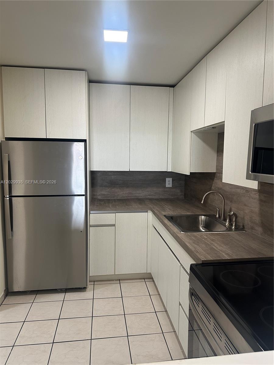 1075 W 68th Street 309, Hialeah, FL 33014, Hialeah