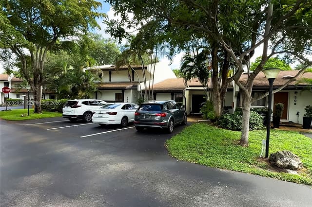 505 NE 199th Lane 2A, Miami, FL 33179