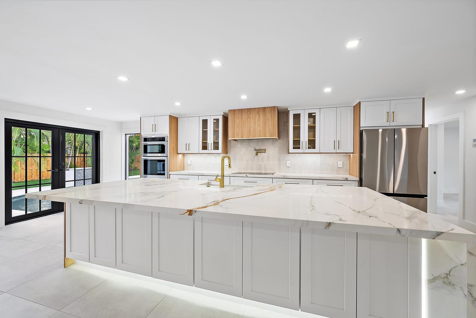 391 W Riverside Drive — photo 8