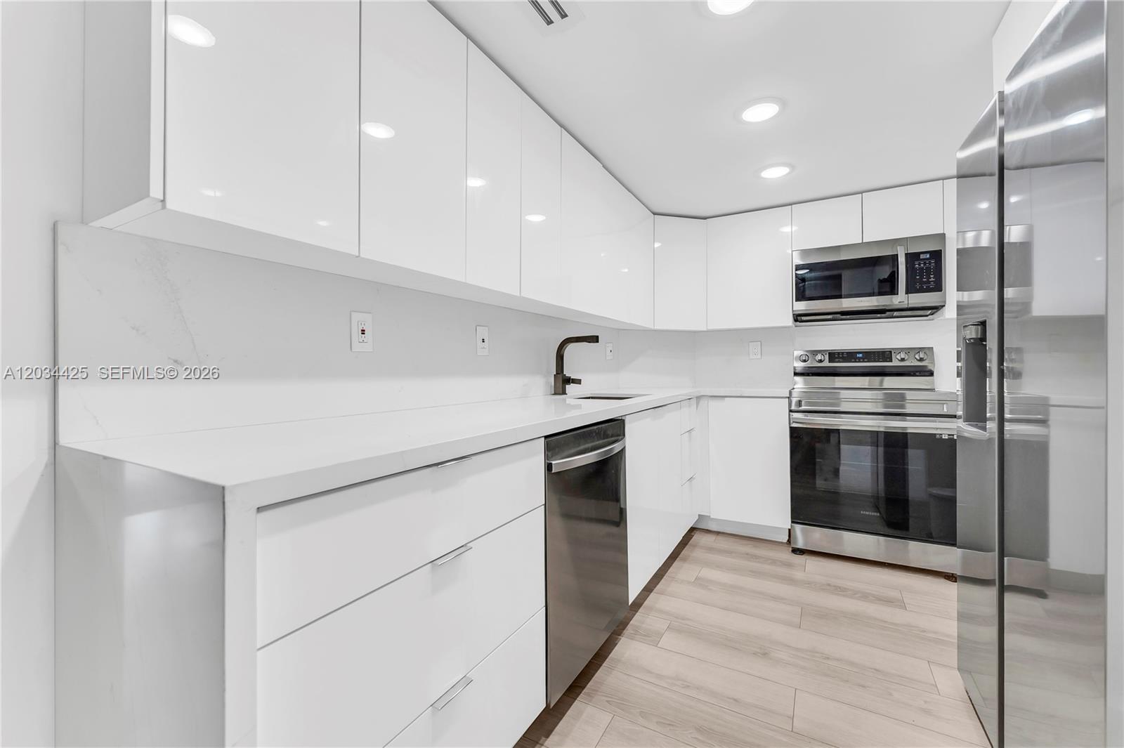 300 Bayview Drive 214, Sunny Isles Beach, FL 33160, Sunny Isles Beach