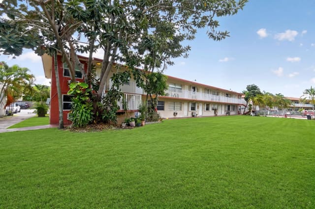 2918 Funston Street 35b, Town Colony, Hollywood, FL