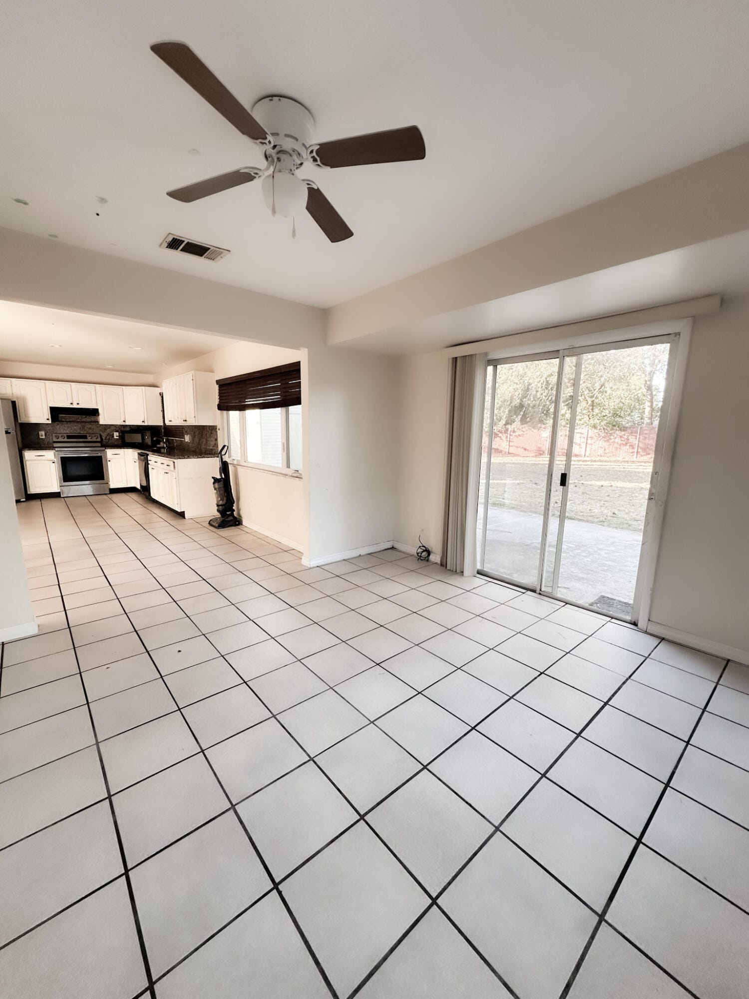410 SW Kentwood Road — photo 2