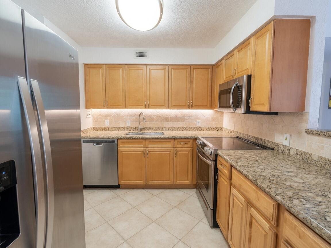 1000 Spanish River Road 4p — photo 4