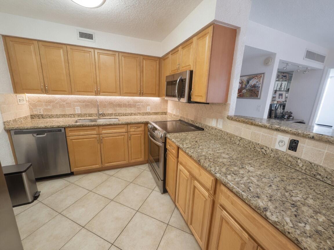 1000 Spanish River Road 4p — photo 5
