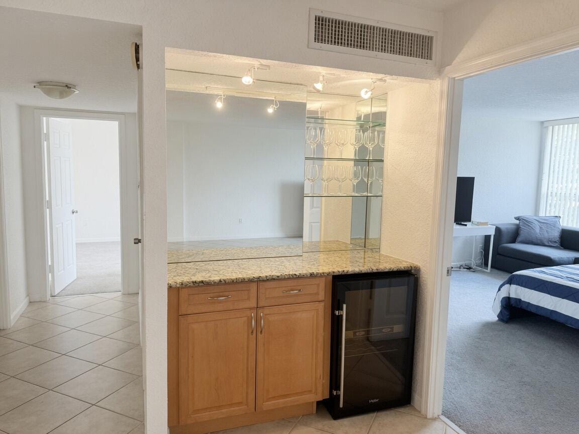 1000 Spanish River Road 4p — photo 7