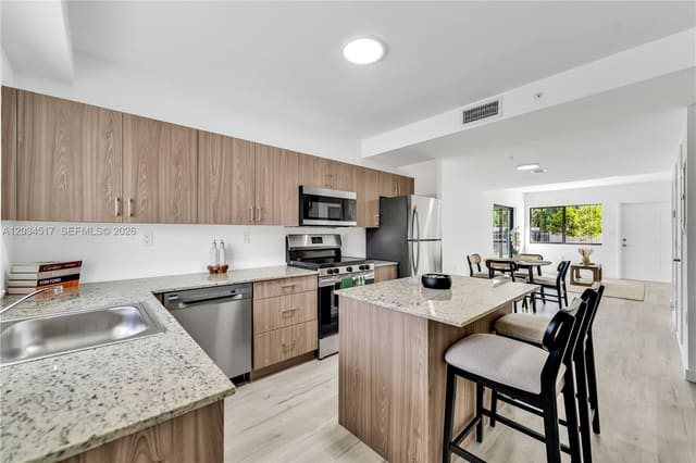 155 NW 160th Street TH 5, North Miami Beach, FL 33169