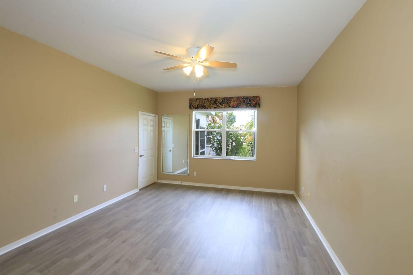 506 NW Cortina Lane — photo 9