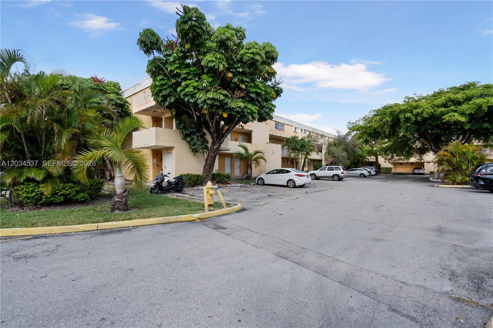 9371 Fontainebleau Boulevard I204, Miami, FL 33172, Miami