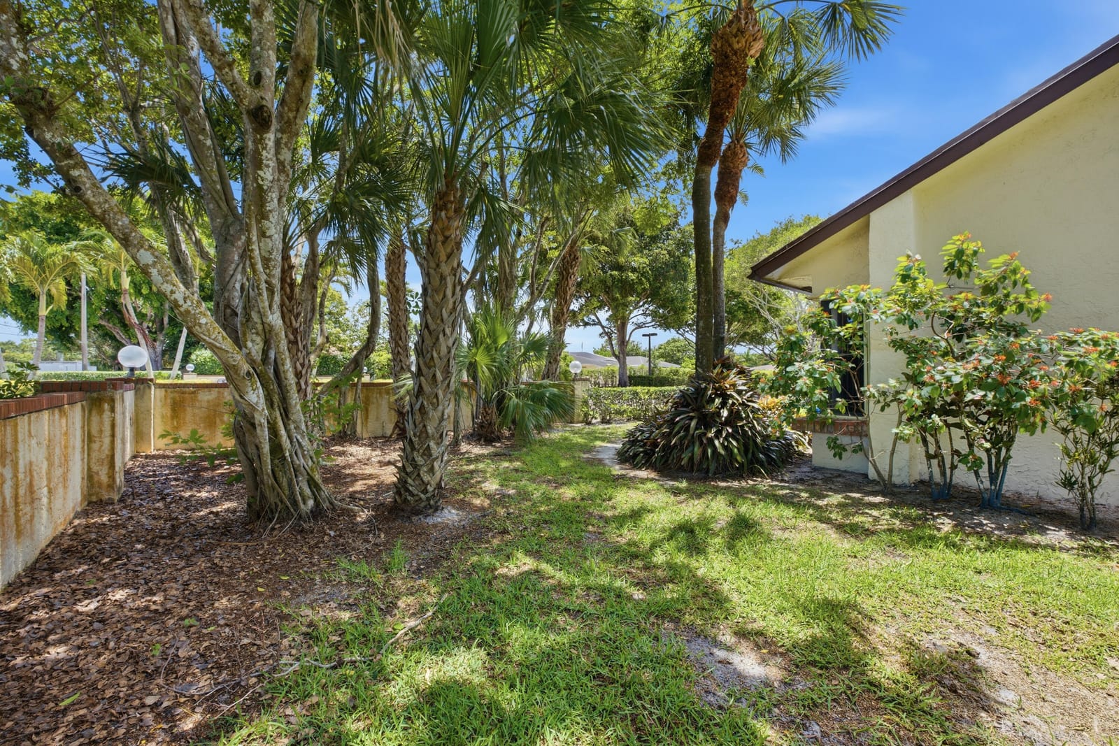 7516 English Court A, Lake Worth, FL 33467 photo 25