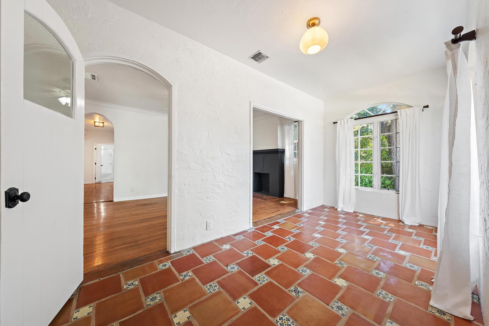 315 Hawthorne Drive — photo 3