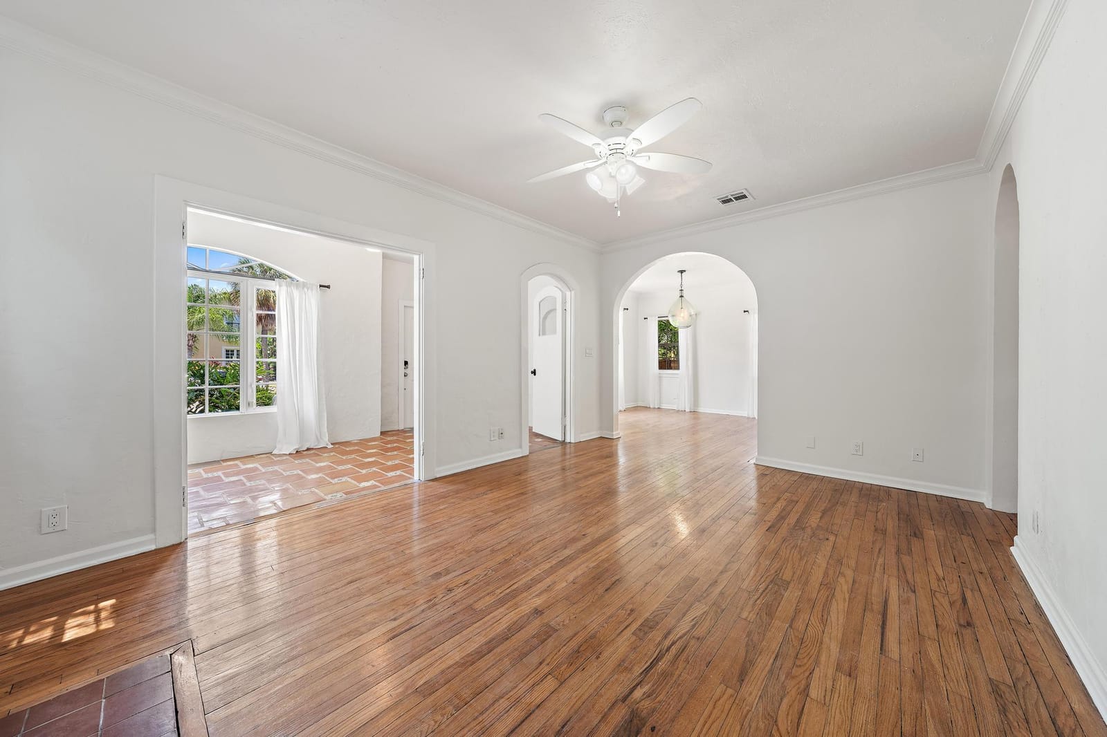 315 Hawthorne Drive — photo 4