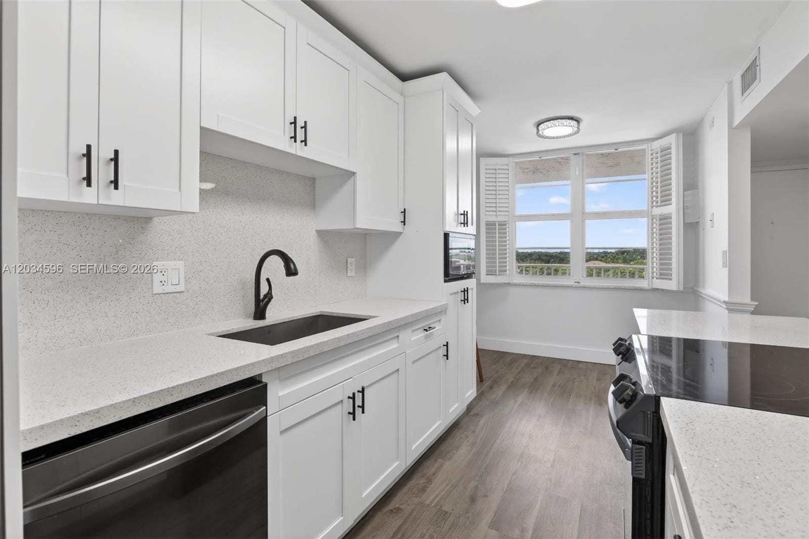 250 Jacaranda Drive 703 — photo 11