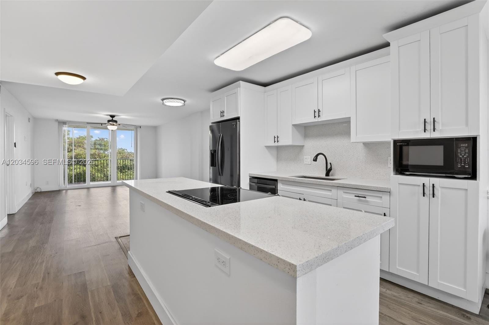 250 Jacaranda Drive 703 — photo 8