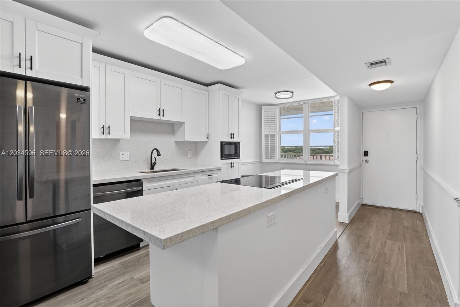 250 Jacaranda Drive 703 — photo 9