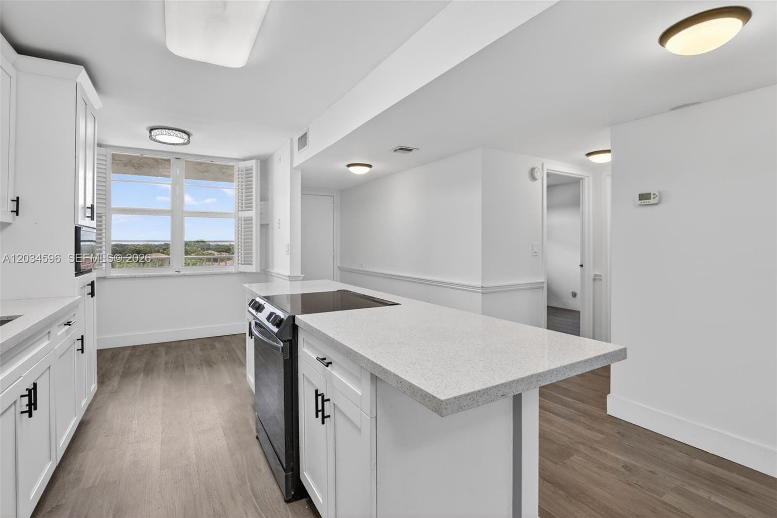 250 Jacaranda Drive 703 — photo 10
