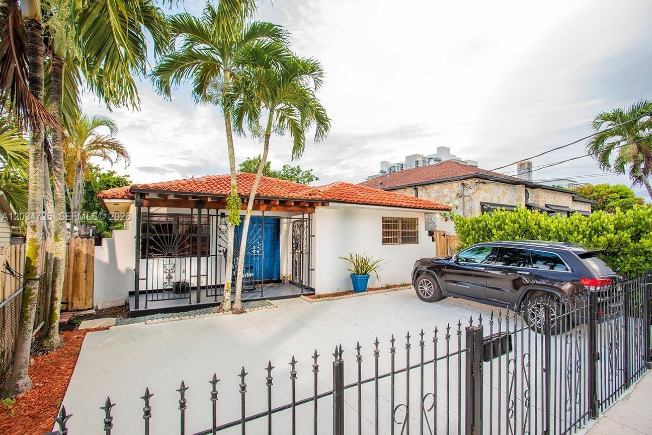 3610 SW 14th Street — photo 3