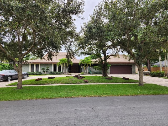 5860 SW 8th Street, Plantation, FL 33317