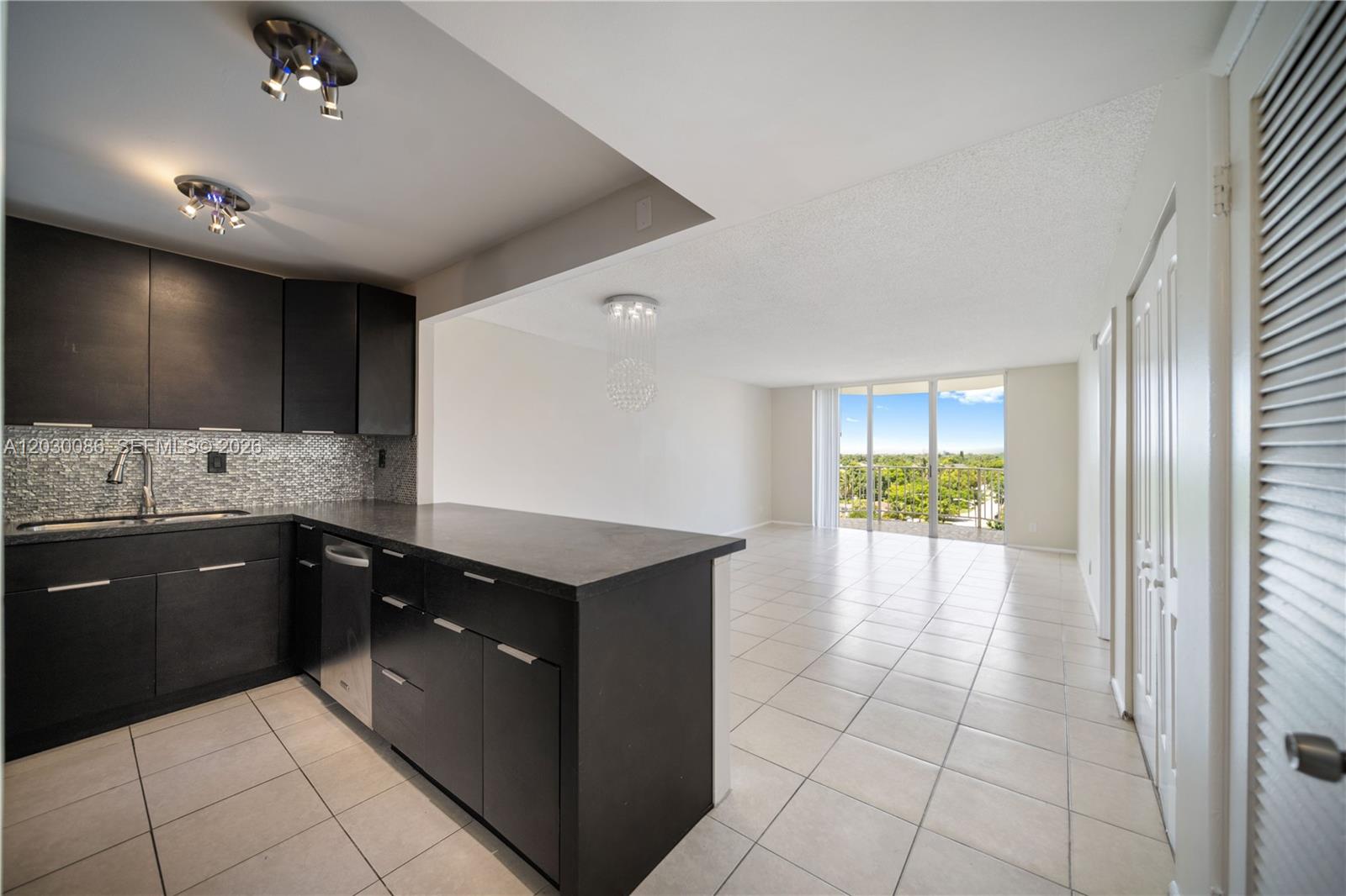 16740 NE 9th Avenue 609, North Miami Beach, FL 33162, North Miami Beach