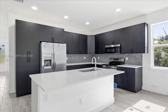136 Lomas Road, FL 33947